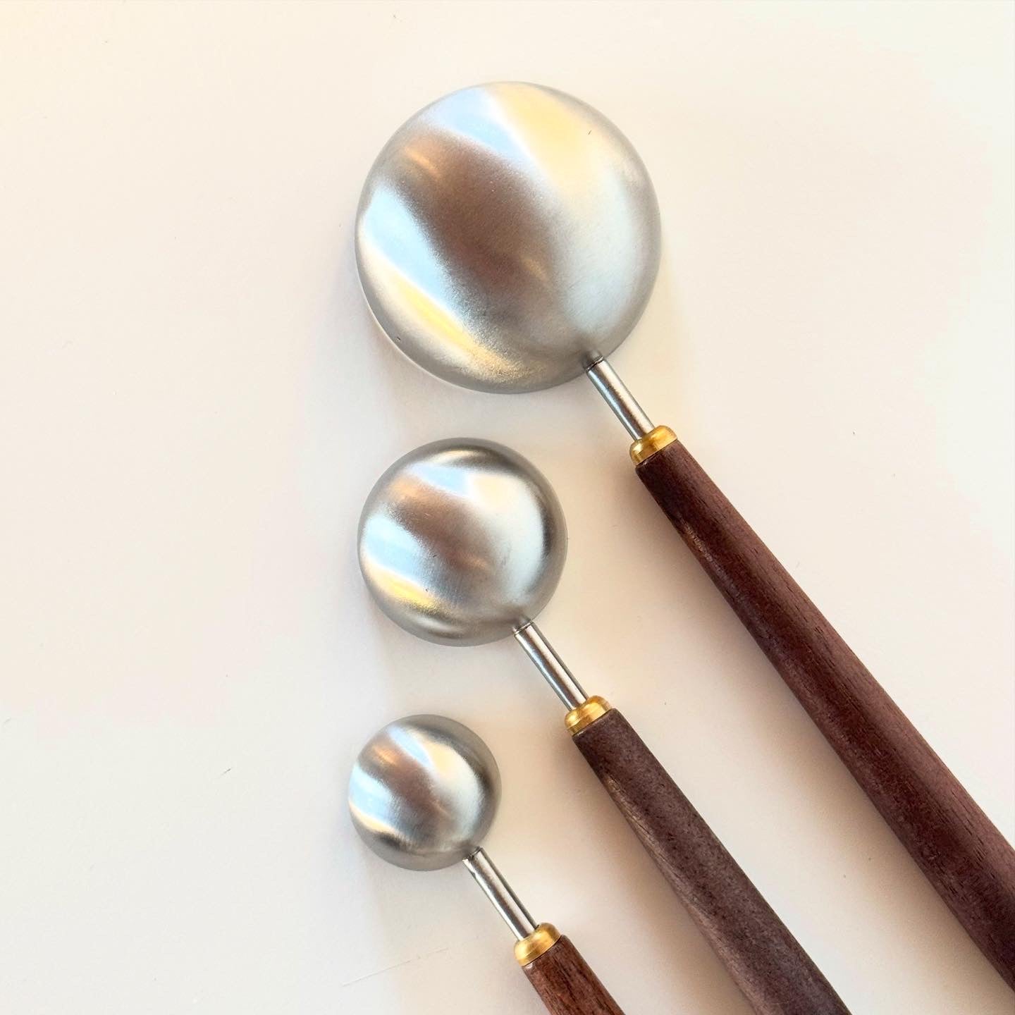 Måleskeer i valnød (3x)