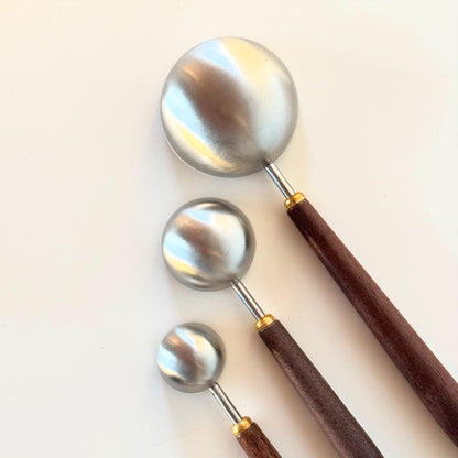 Måleskeer i valnød (3x)